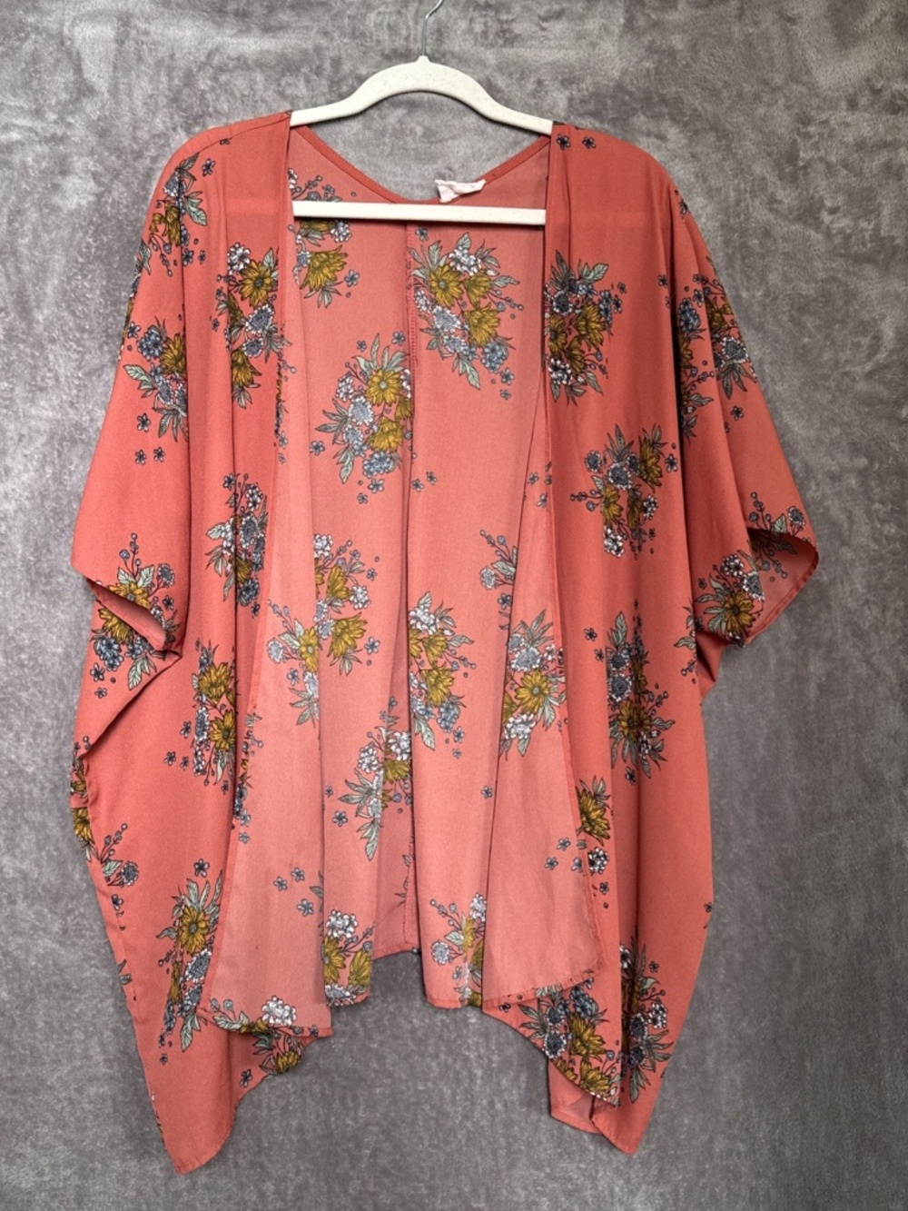 143 Story Women’s Kimono Salmon Pink Floral Open Front Size Small